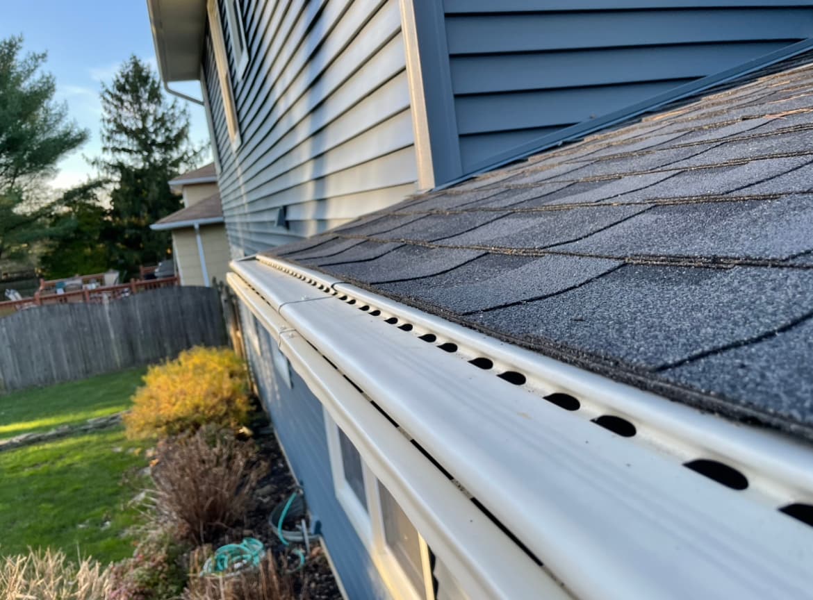 Leaf guard gutter system